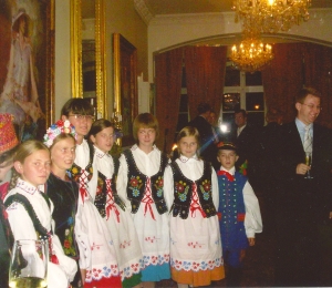 Dzieci ze szkół w Niżankowicach, Lipie i Sierakoścach w hotelu Sheraton w Warszawie